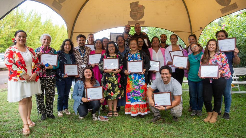 DIRECTOR REGIONAL DE SERCOTEC VALPARAISO JUNTO A LA DELEGADA PRESIDENCIAL PROVINCIAL ENTREGAN DIPLOMA DE CERTIFICACIÓN A MÁS DE 50 EMPRENDEDORES DEL CENTRO DE NEGOCIOS