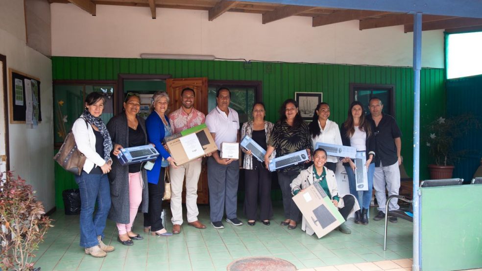DPP ENTREGA COMPUTADORES Y EQUIPAMIENTO DE OFICINA PARA LA COMUNIDAD INDÍGENA MA´U HENUA